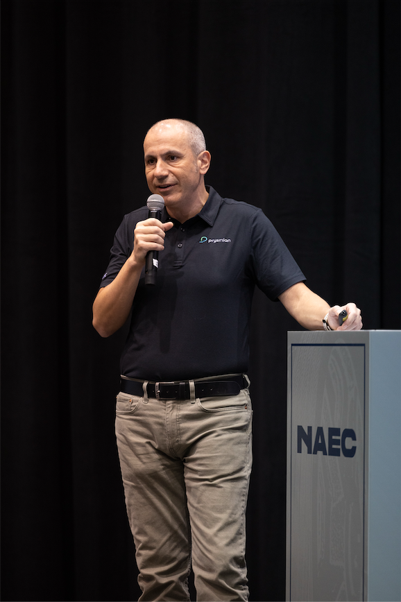 Nicola Imbimbo durante la presentazione alla NAEC Convention & Expo 2026